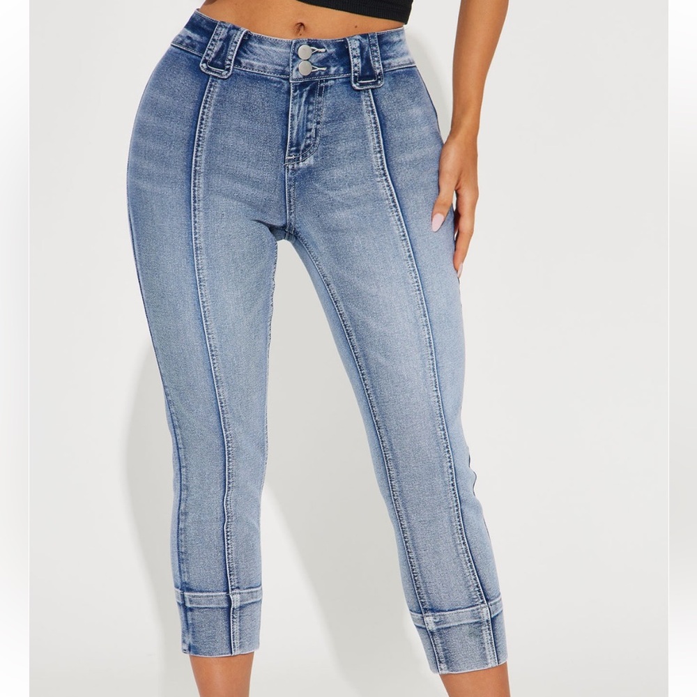 Keep It Short Stretch Capri Jeans